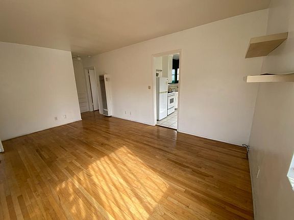 3rd image of 4650 Ellenwood Dr #1/2