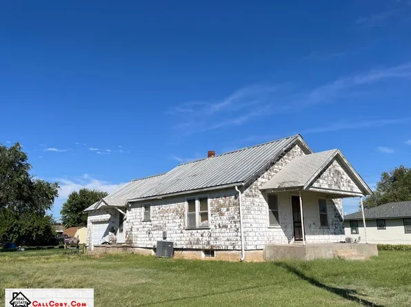 221 S Pearlette St, Meade, KS 67864