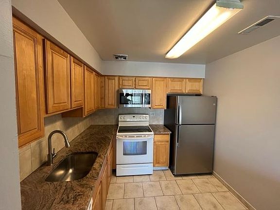 Kitchen, with new Fridge and Microwave