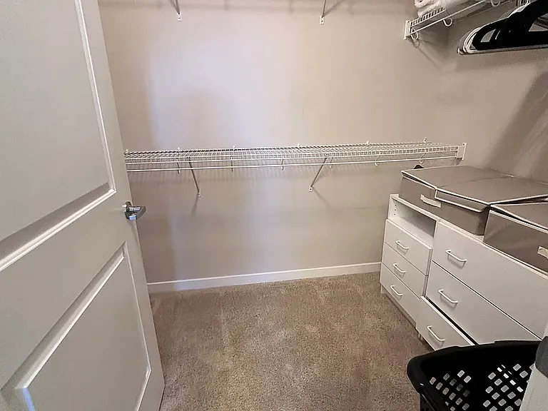 walk in closet right side