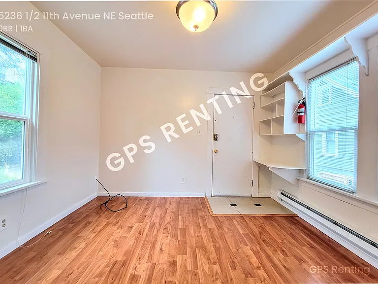 5236 1/2 11th Ave NE — Photo 5