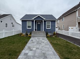 2347 Mitchell Pl, Bellmore, NY 11710