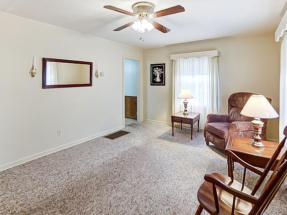 5th image of 1832 N Sweetbriar Ln