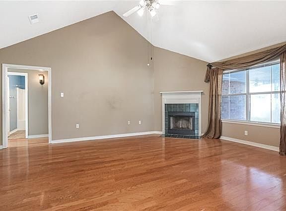 4th image of 2650 Biron St