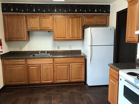 3rd image of 401 Hillcrest Dr APT 3