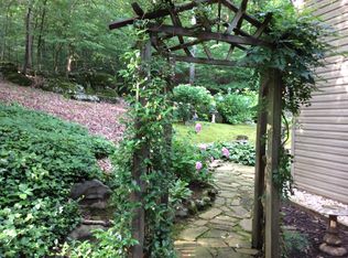 2116 Signal Point Rd, Guntersville, AL 35976