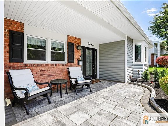 5th image of 14 Dexter Rd
