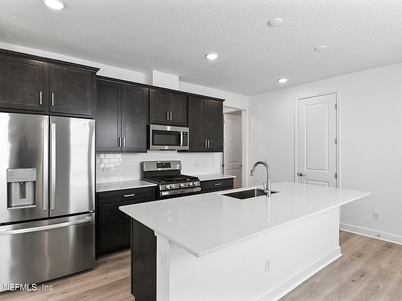 3rd image of 420 CEDAR ELM Way