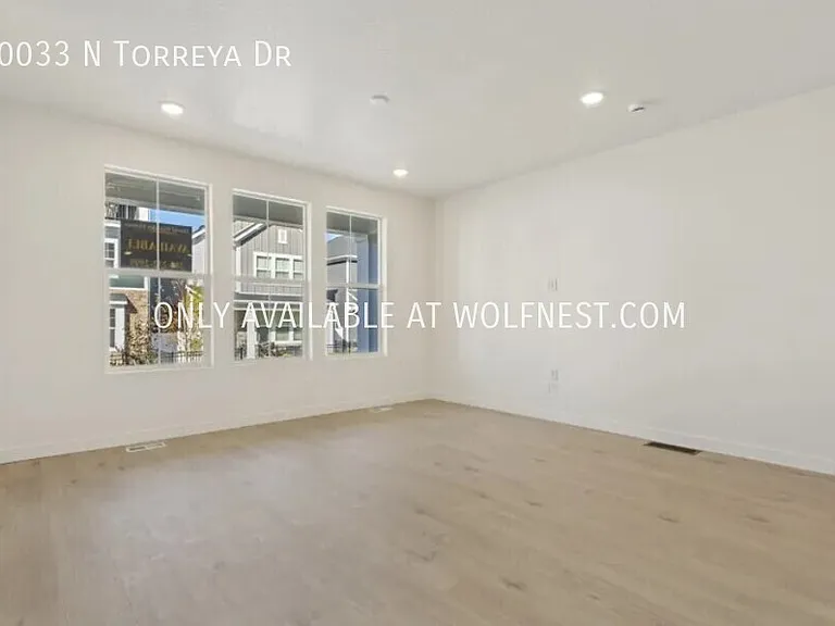 10033 N Torreya Dr — Photo 2