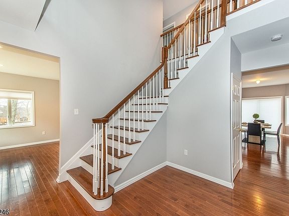 3rd image of 18 Puddingstone Rd