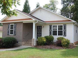 904 Meadowood St, Greensboro, NC 27409