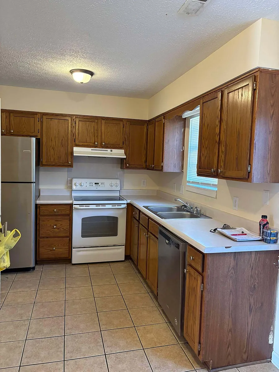 Building Photo - 594 Lost Cir #A