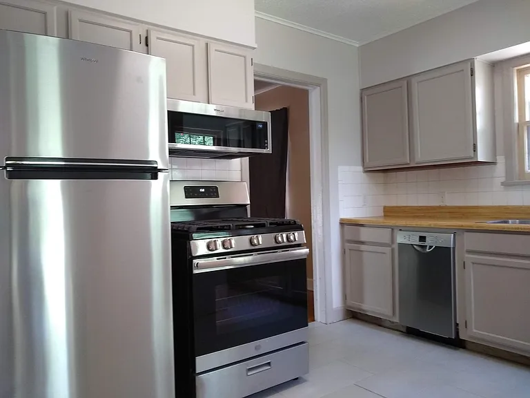 1311 Longs Peak Ave — Photo 3