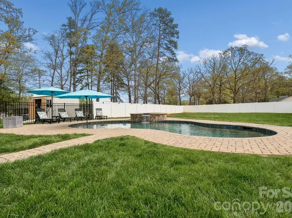 109 Avalon Reserve Dr, Mooresville, NC 28115