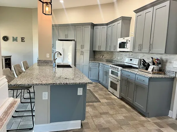 3248 E 18th Rd, Ottawa, IL 61350