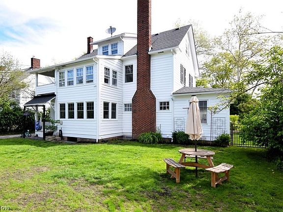3rd image of 2876 Woodbury Rd