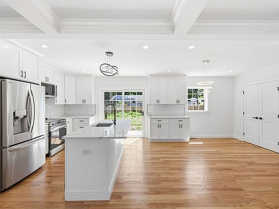 5th image of 157 Compass Cir
