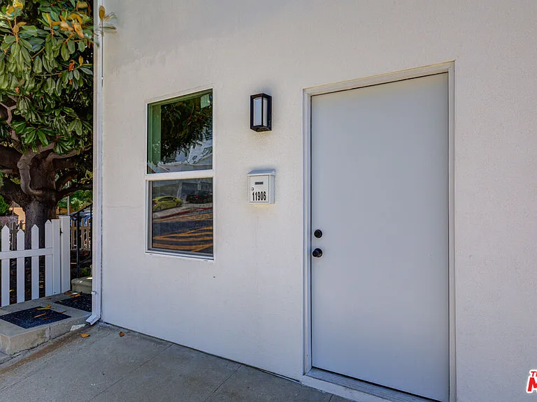 11906 Rochester Ave — Photo 12