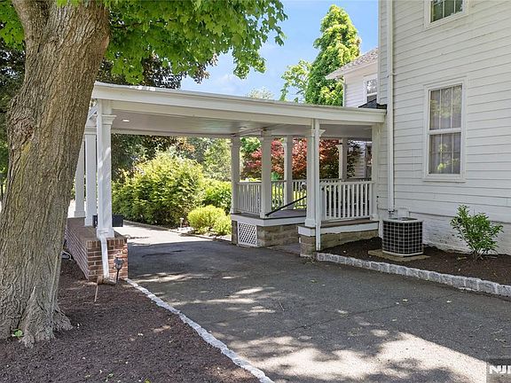 5th image of 16 Pascack Rd