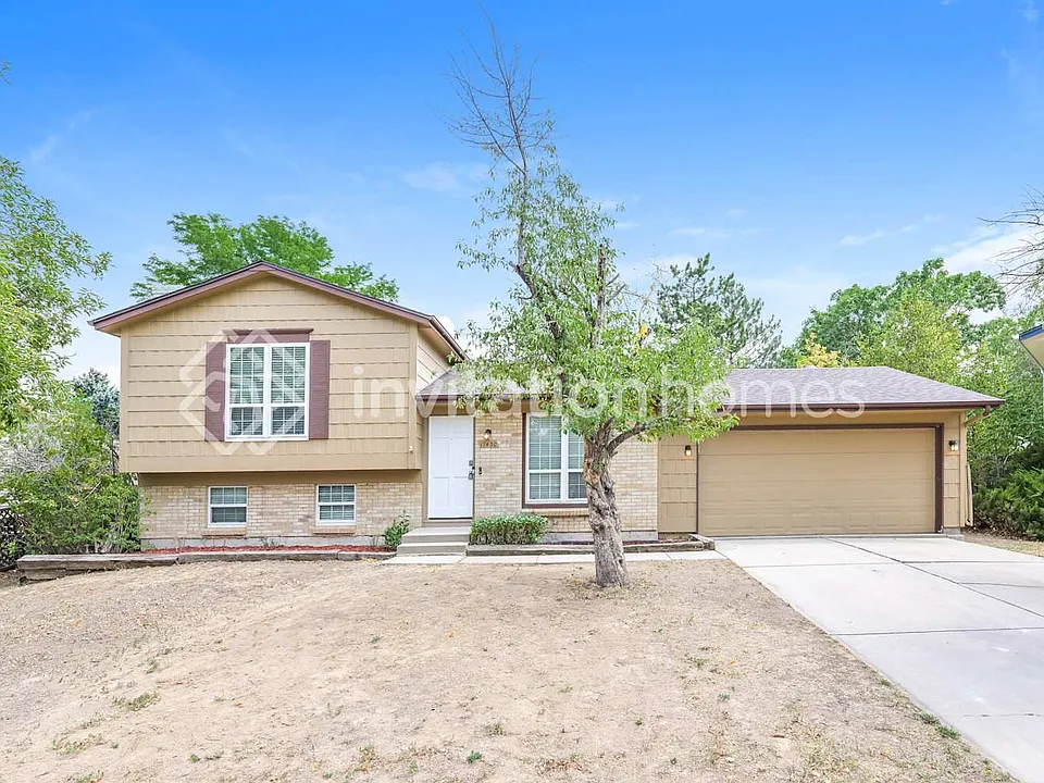 17430 E Gunnison Pl