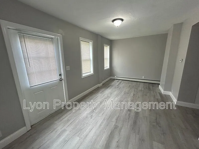 2 bed, 2.0 bath, 2300 sqft, $2,250 — Photo 3