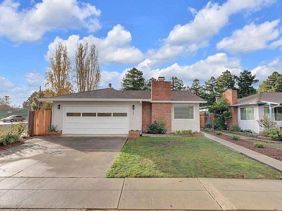 2nd image of 298 Alturas Ave