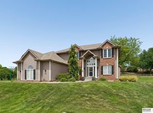 4004 Birchwood Dr, Bellevue, NE 68123