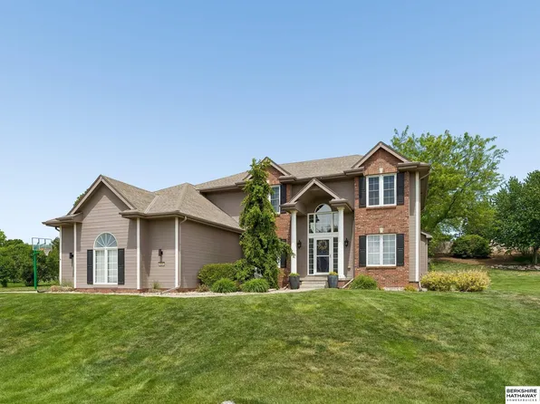 4004 Birchwood Dr, Bellevue, NE 68123