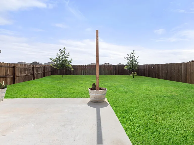 6110 Willow Point Blvd — Photo 33