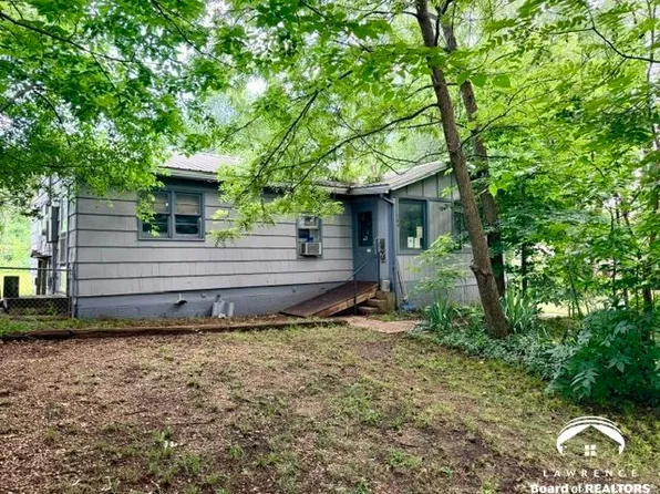 104 Grace St, Tonganoxie, KS 66086