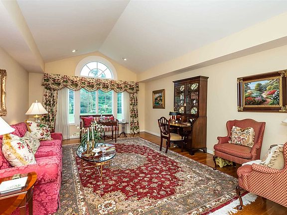 4th image of 75 Foxhunt Cres