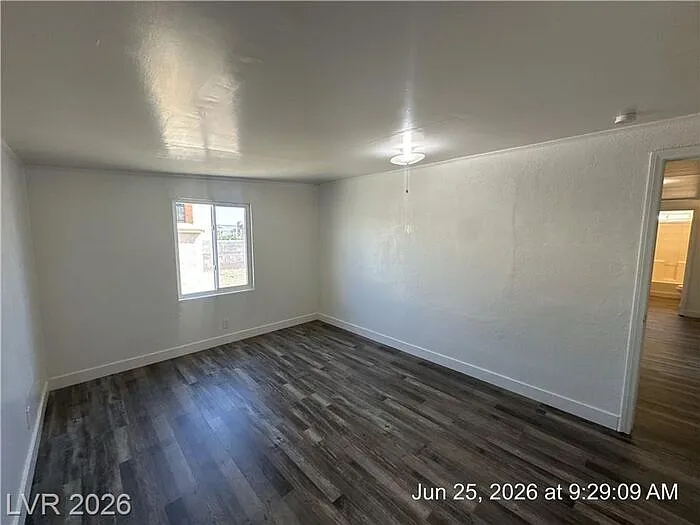 148 W Victory Rd — Photo 12