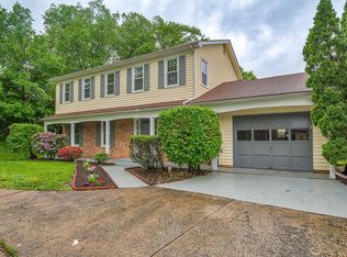 1531 Coat Ridge Rd, Herndon, VA 20170