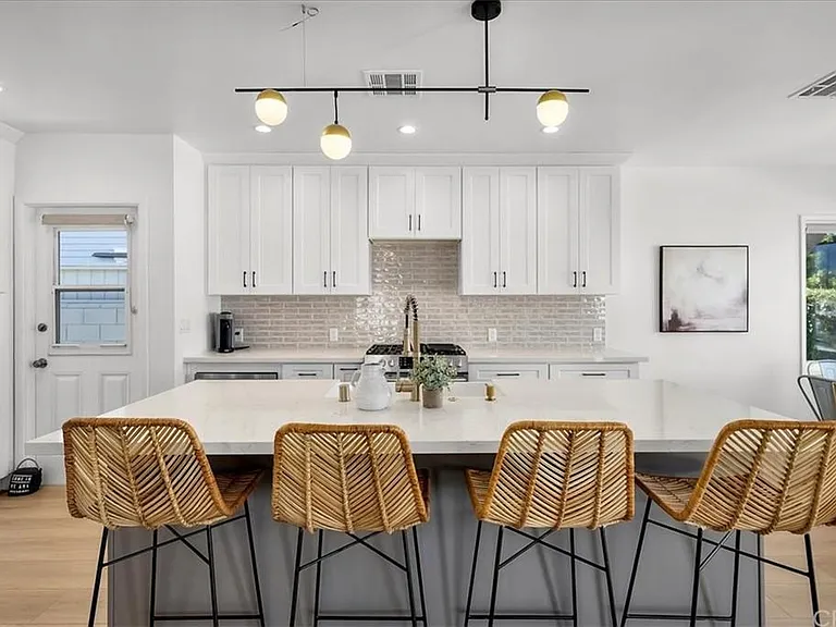 912 Ynez Ave — Photo 6