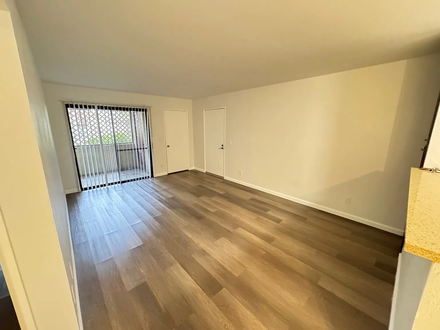 1 bed, 700 sqft, $1,800 — Photo 4