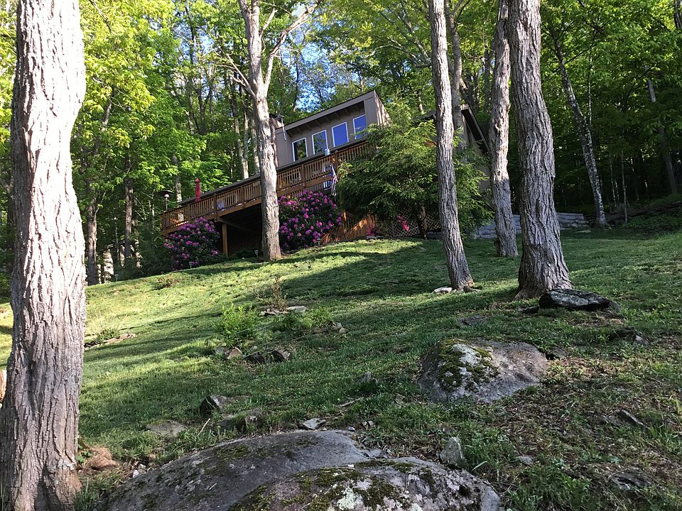 2nd image of 415 Cliffside Ln