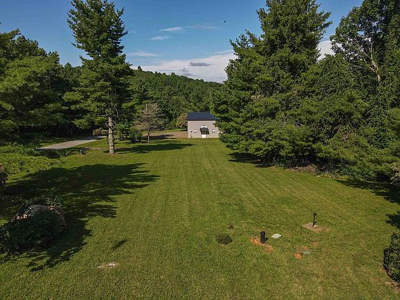 2nd image of 371 Ridge Oak Dr SE