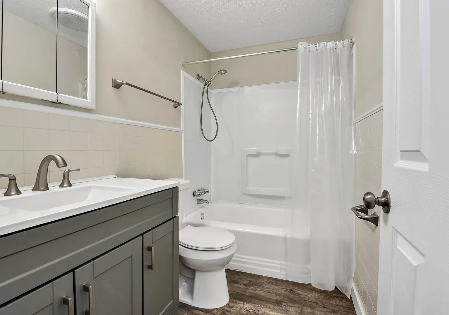 17105 Madison — Photo 4