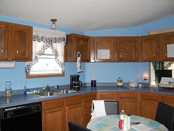 5th image of 320 Oak Ave