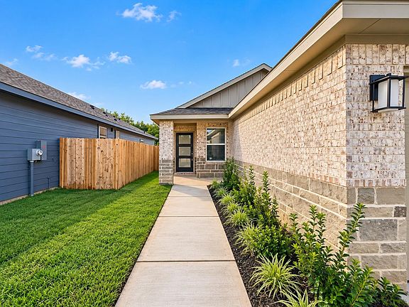 5th image of 395 Sunrise Ranch Dr