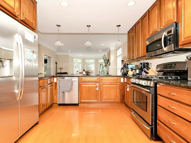 25 E Linden Ave — Photo 18