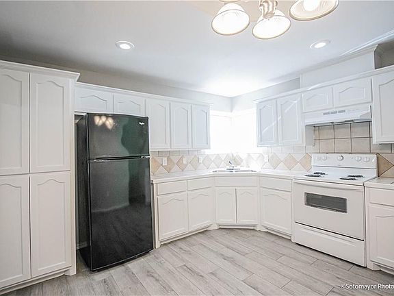 5th image of 2214 W Candlelight Ln #3