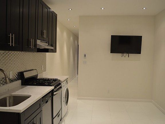 2nd image of 249 W 109th St APT 3A