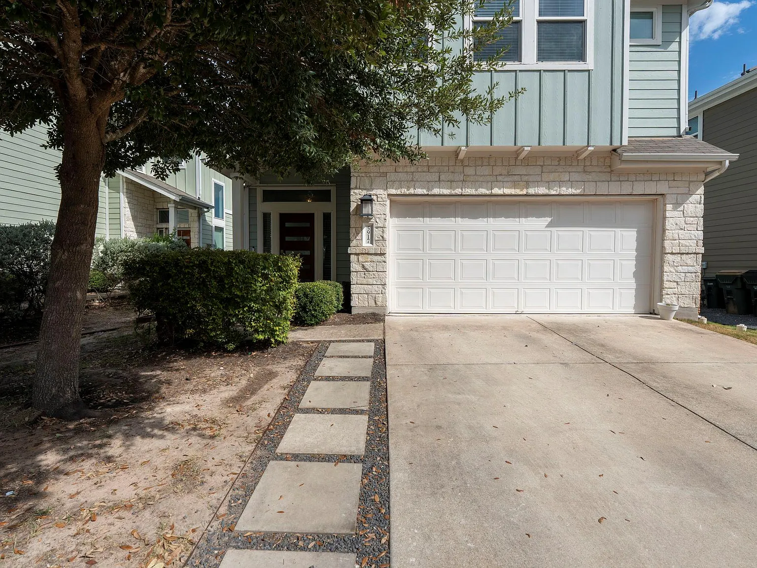 3 bed, 2.5 bath, 2035 sqft, $3,300 — Photo 2