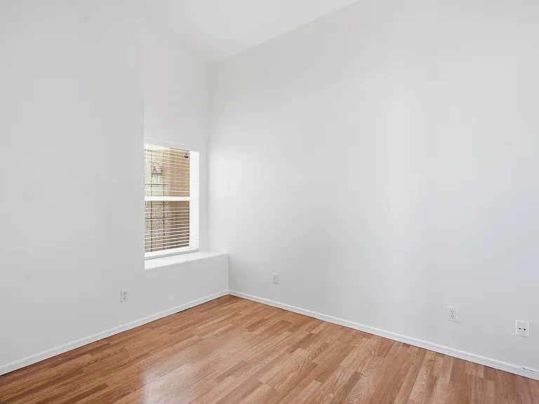 1302 E Michelle Dr — Photo 14