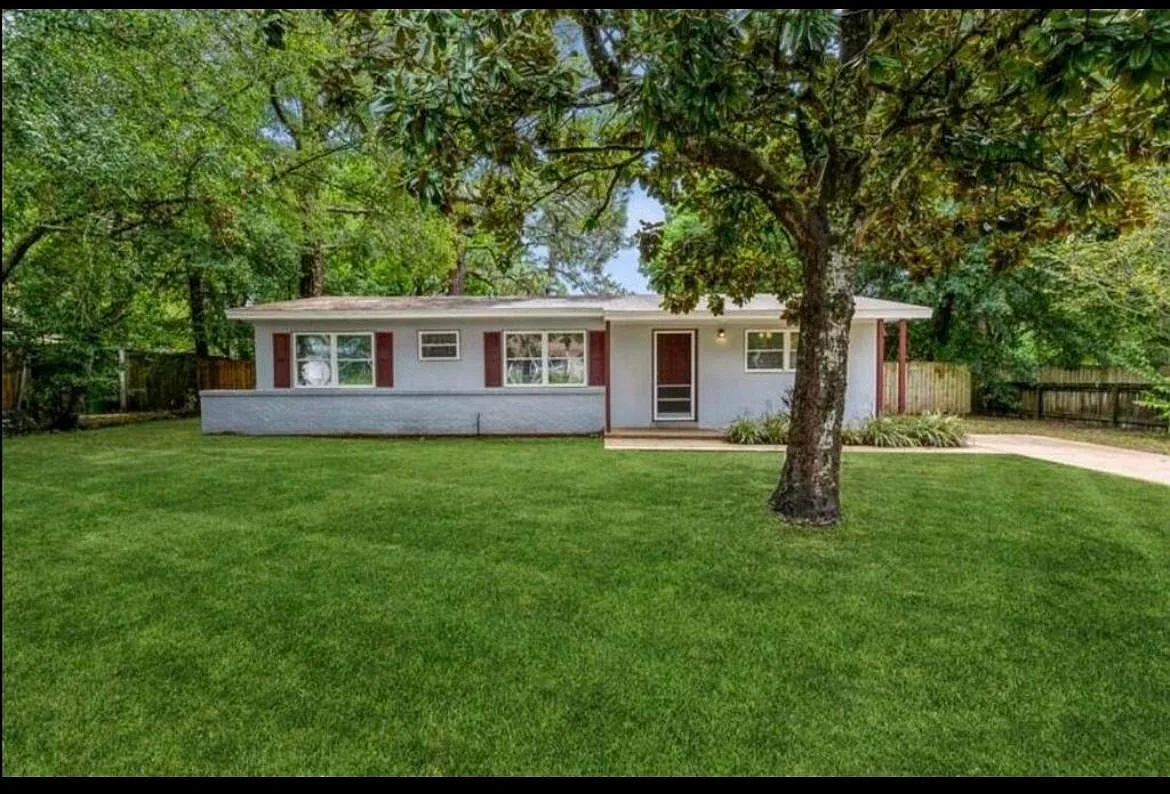245 Argyle Ct — Photo 4