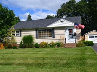 31 Hopewell Dr, Pittsfield, MA 01201