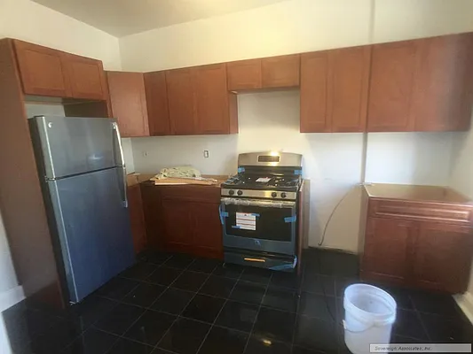 Rented by Sovereign Associates | media 32