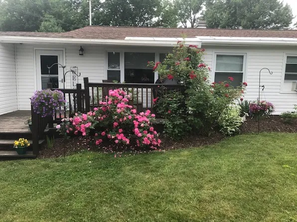 8271 Hamilton Dr, Baldwinsville, NY 13027