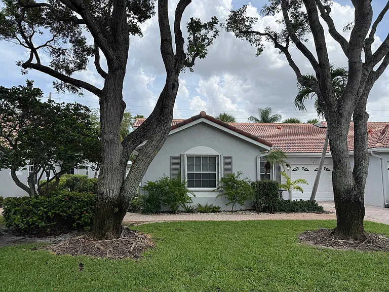 5160 Sabal Gardens Ln #4 — Photo 1